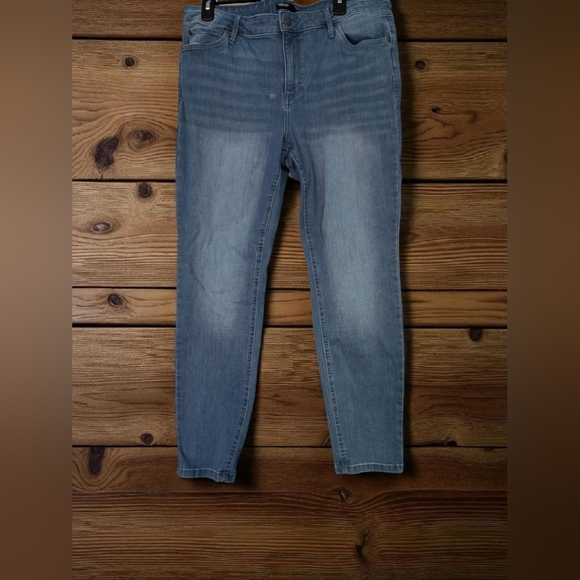 Simply Vera Vera Wang Light Blue Skinny Jeans Size 14 (EUC) - Picture 4 of 9